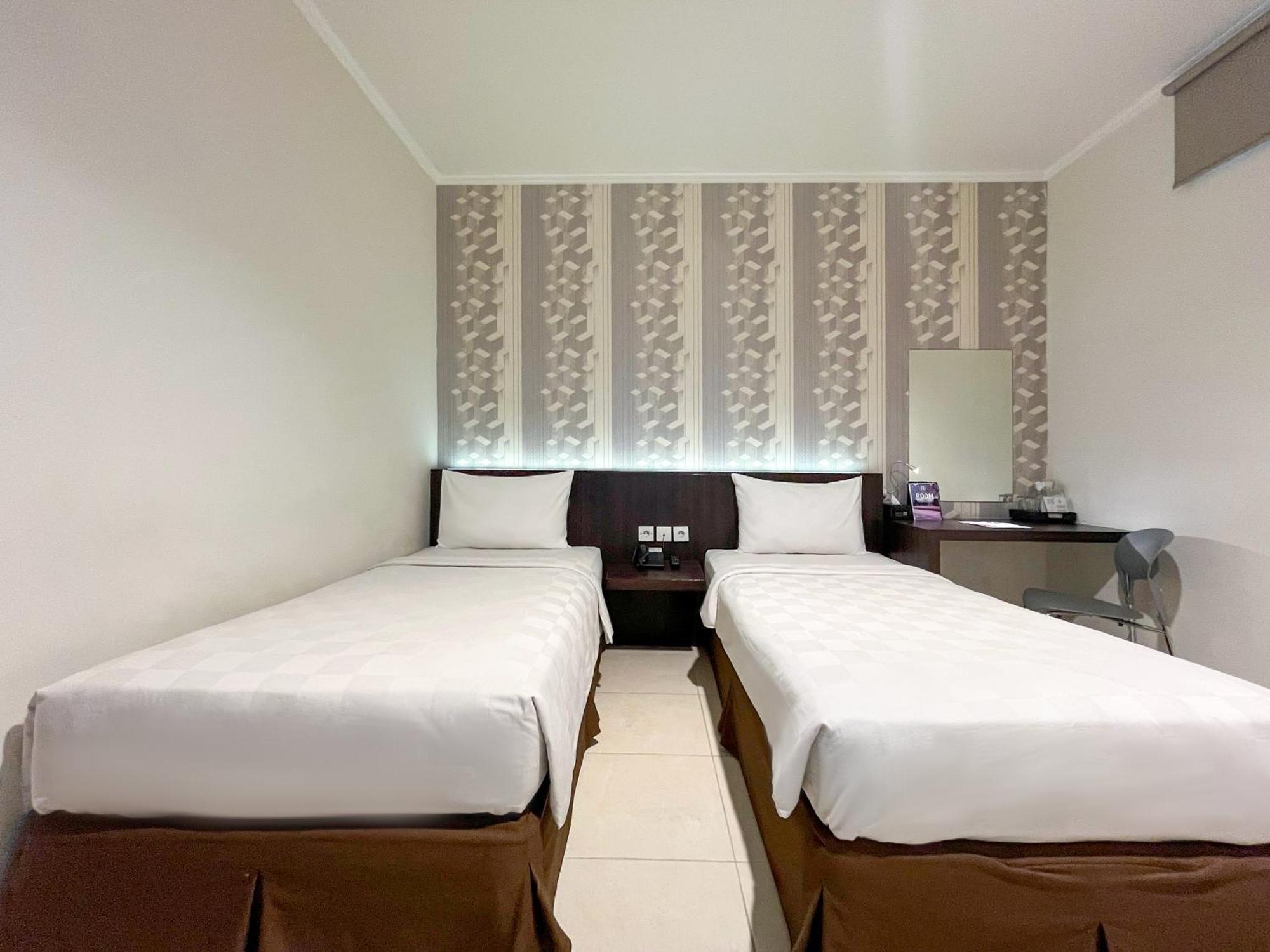 Hotel 88 Embong Kenongo - Kayun By Wh Surabaya Buitenkant foto