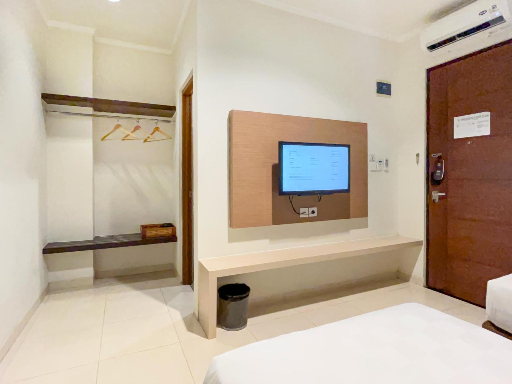 Hotel 88 Embong Kenongo - Kayun By Wh Surabaya Buitenkant foto