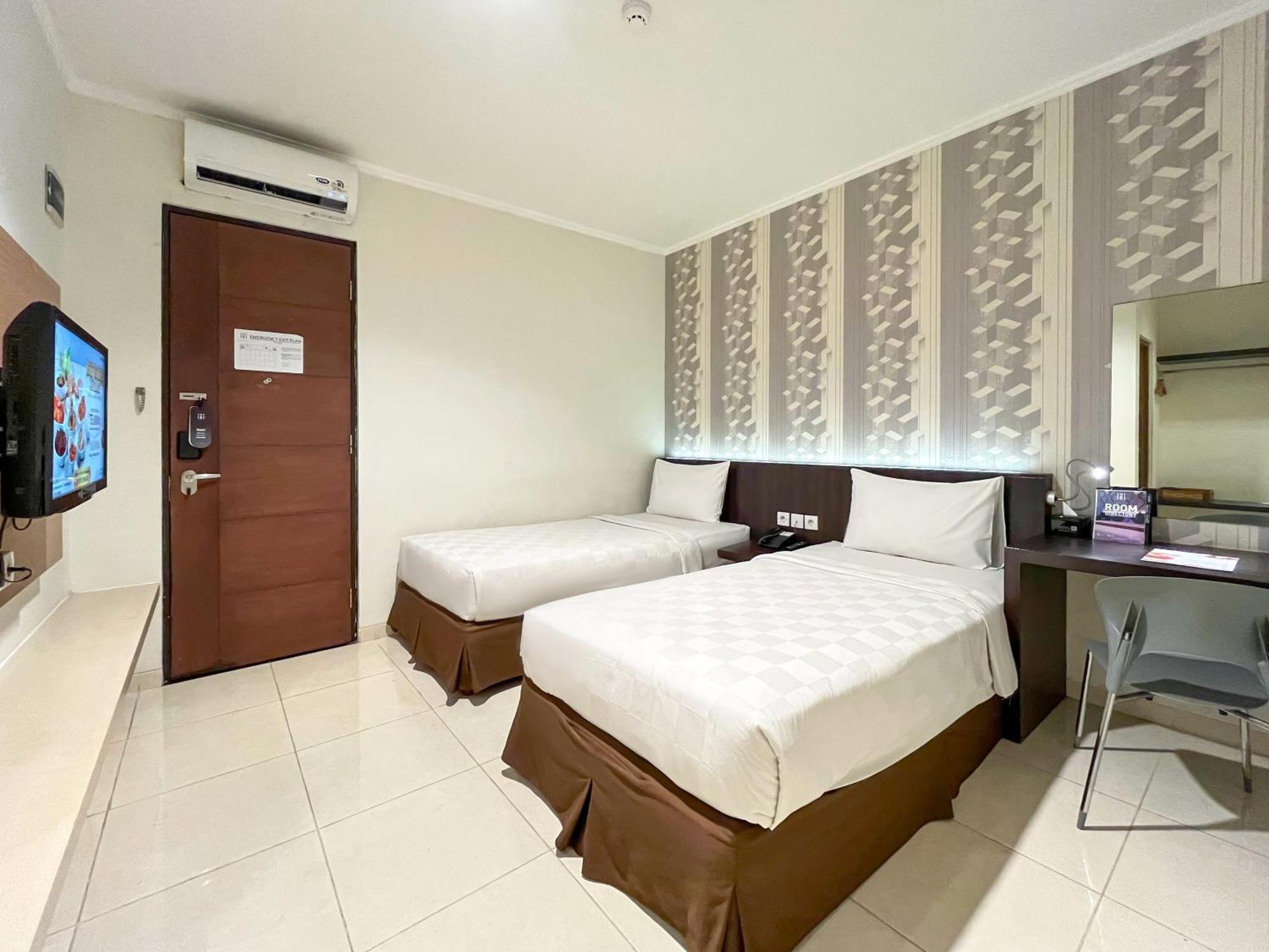 Hotel 88 Embong Kenongo - Kayun By Wh Surabaya Buitenkant foto